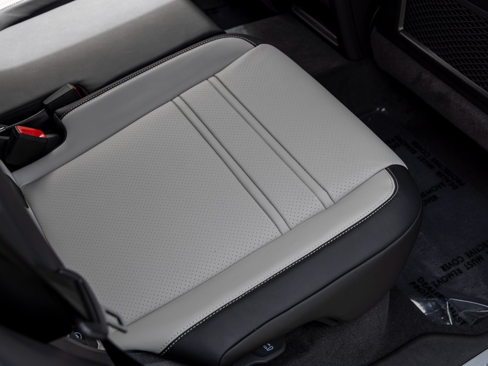 2025 Porsche Cayenne Coupe photo 34