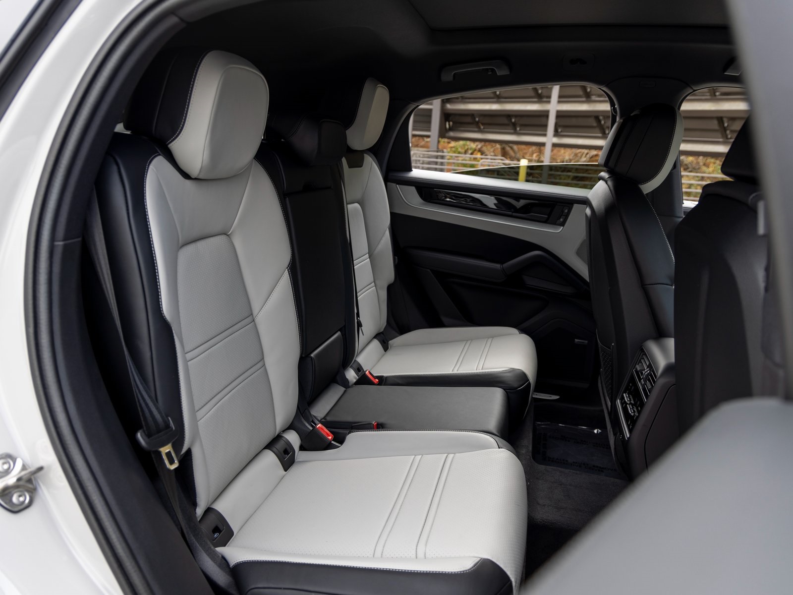 2025 Porsche Cayenne Coupe photo 36