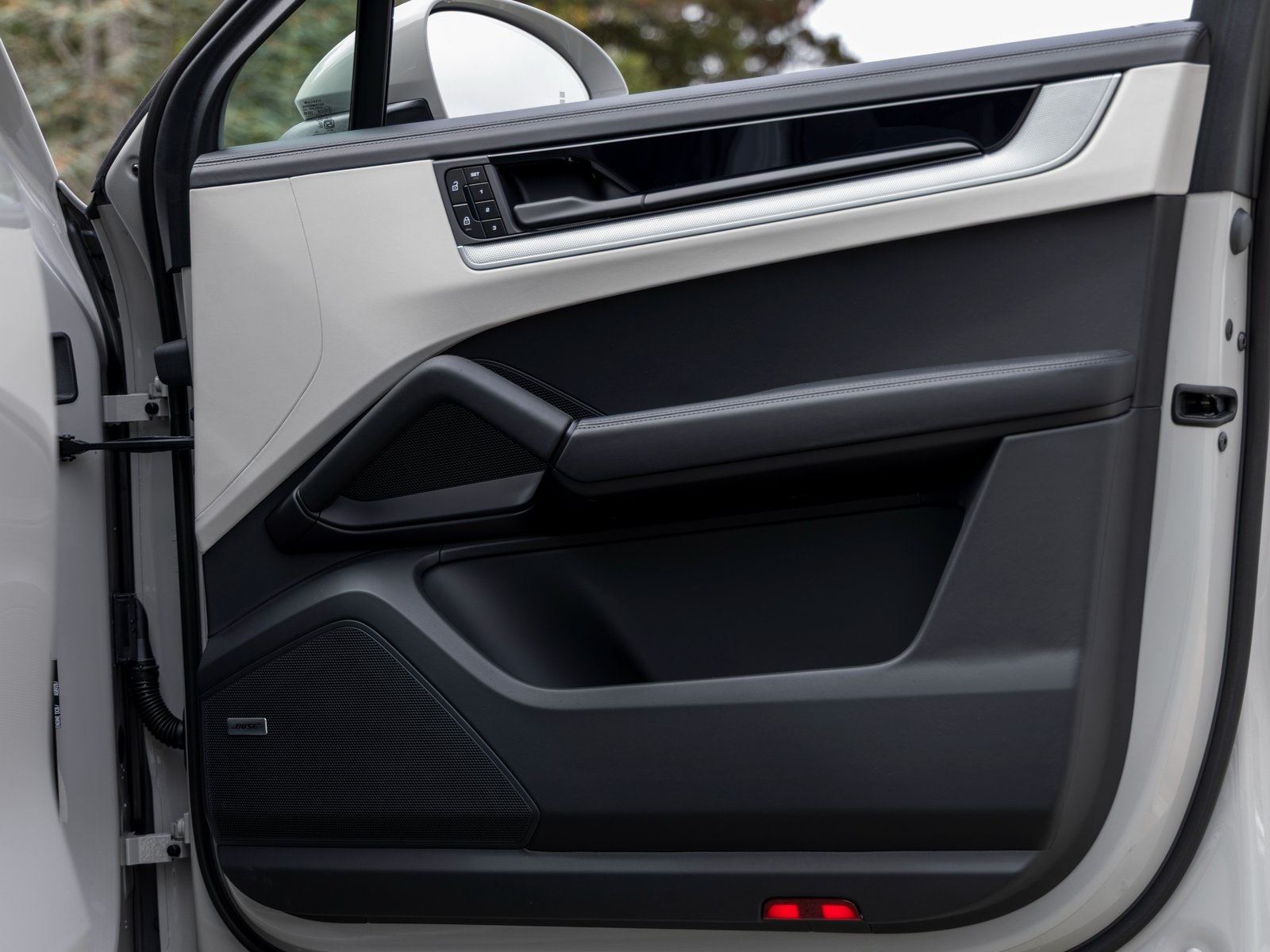 2025 Porsche Cayenne Coupe photo 37