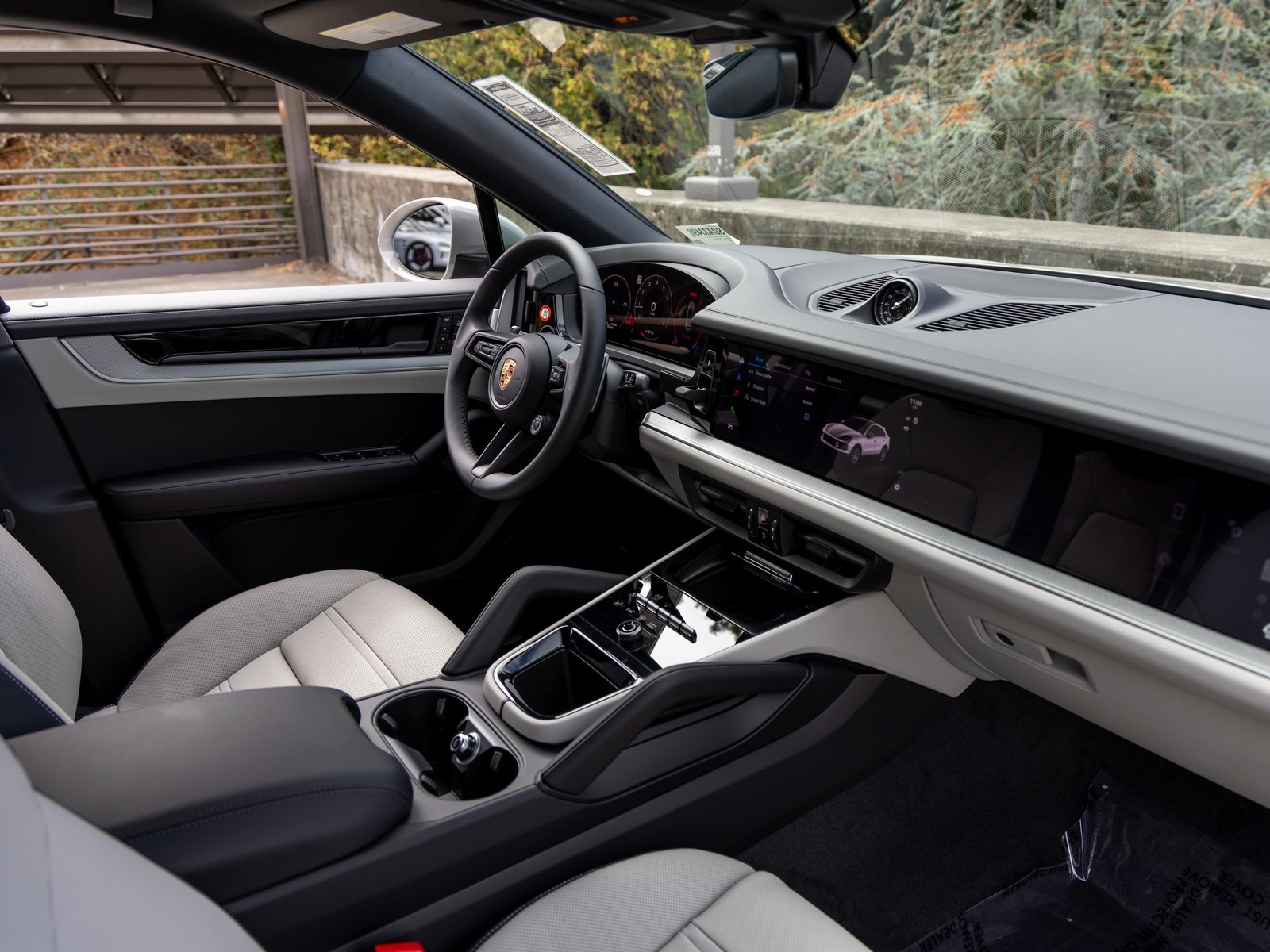 2025 Porsche Cayenne Coupe photo 38