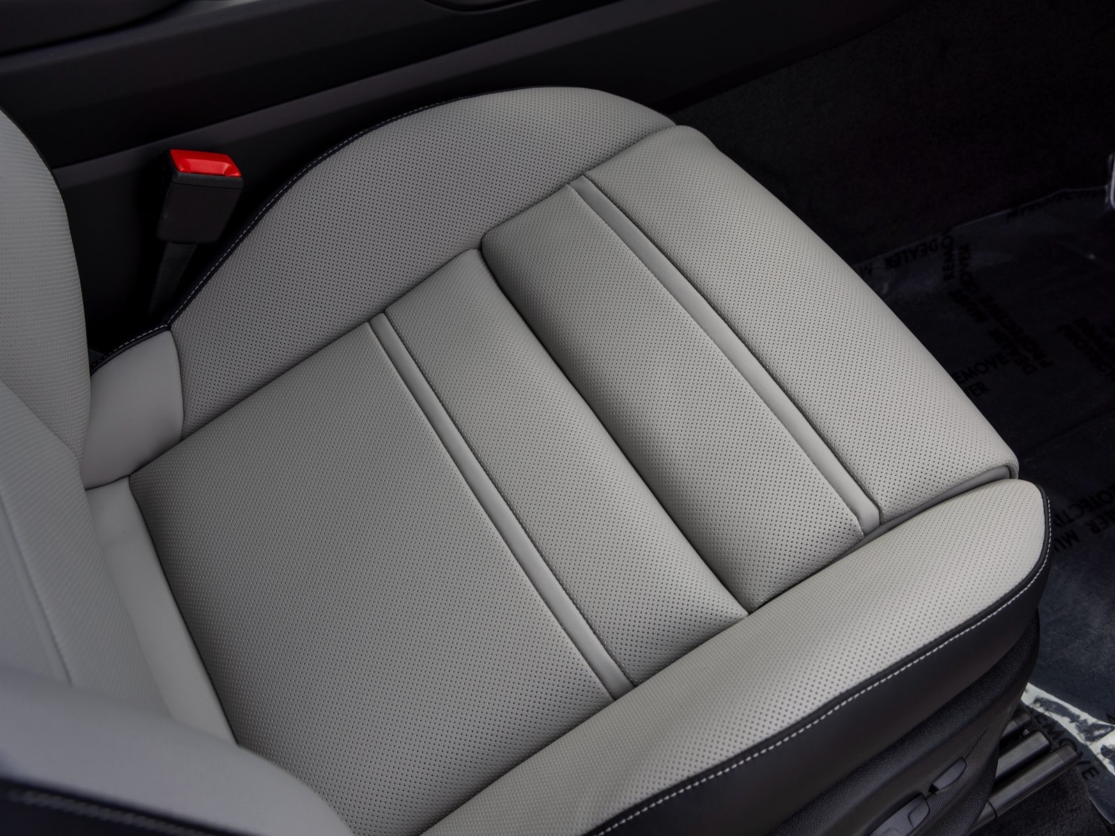 2025 Porsche Cayenne Coupe photo 39