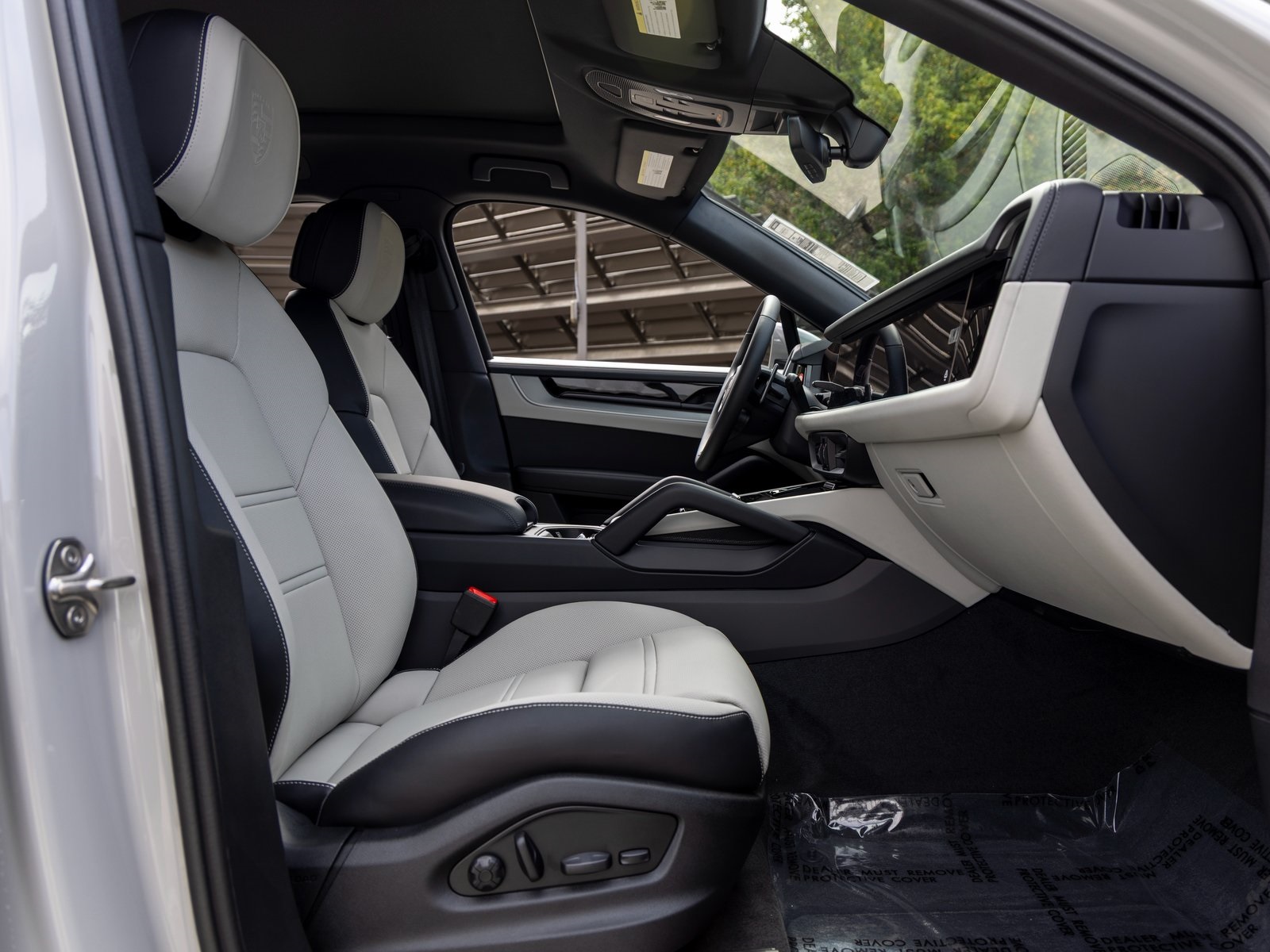 2025 Porsche Cayenne Coupe photo 40