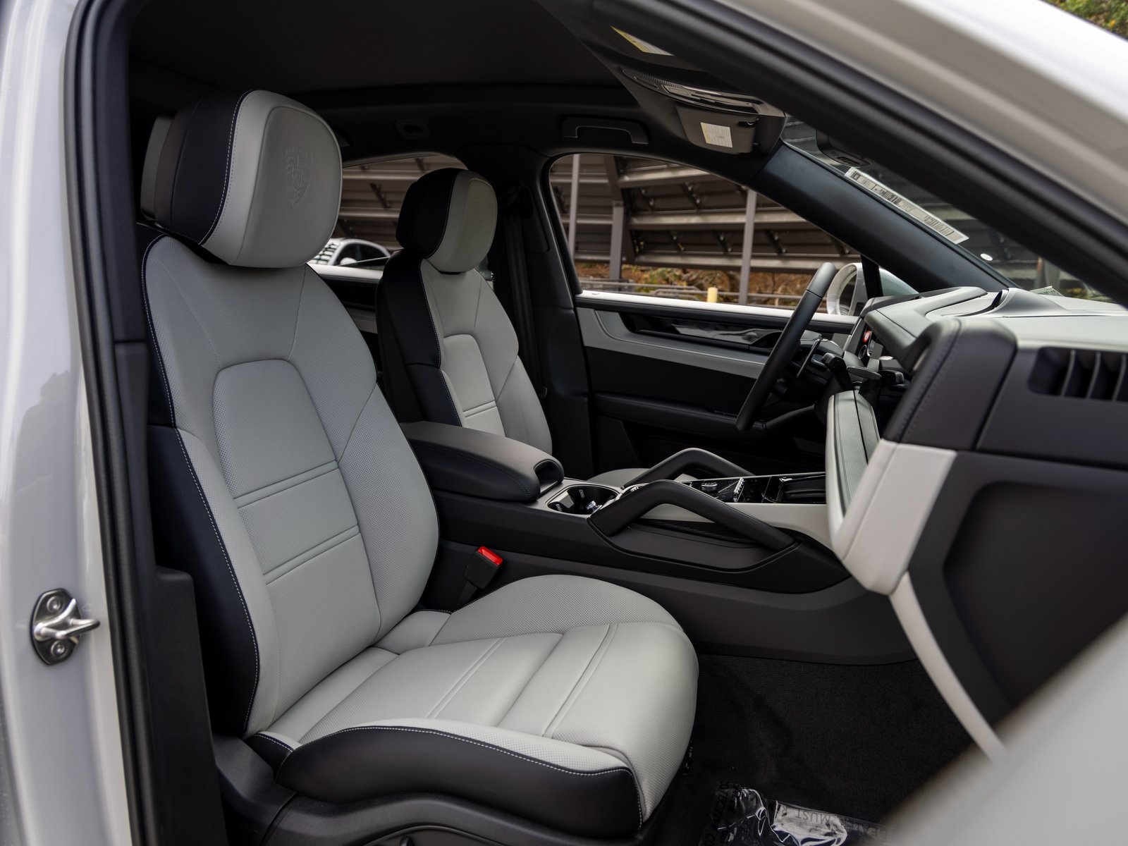 2025 Porsche Cayenne Coupe photo 41