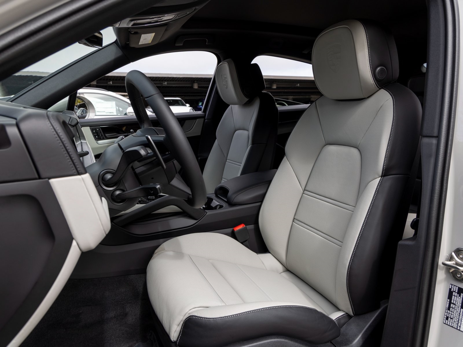 2025 Porsche Cayenne Coupe photo 4