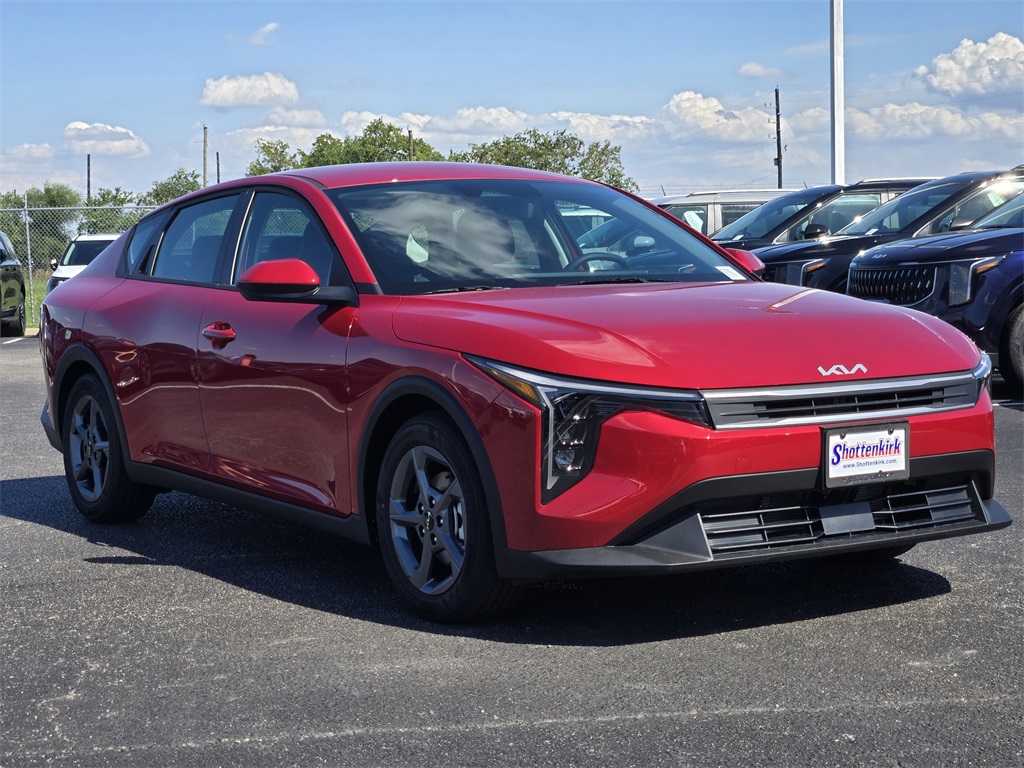 2025 Kia K4 LXS photo 2