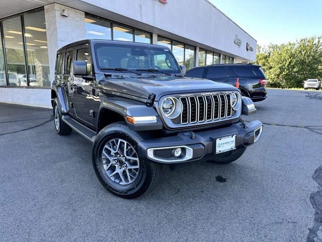 2025 Granite Crystal Metallic Clearcoat Jeep Wrangler Sahara 4X4 SUV