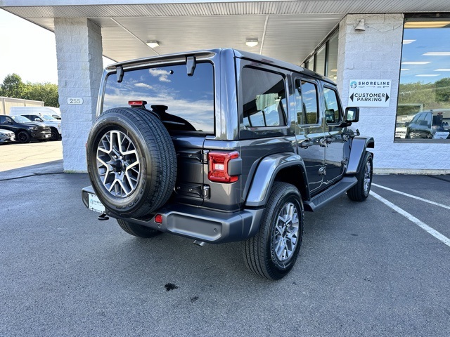 2025 Granite Crystal Metallic Clearcoat Jeep Wrangler Sahara 4X4 SUV