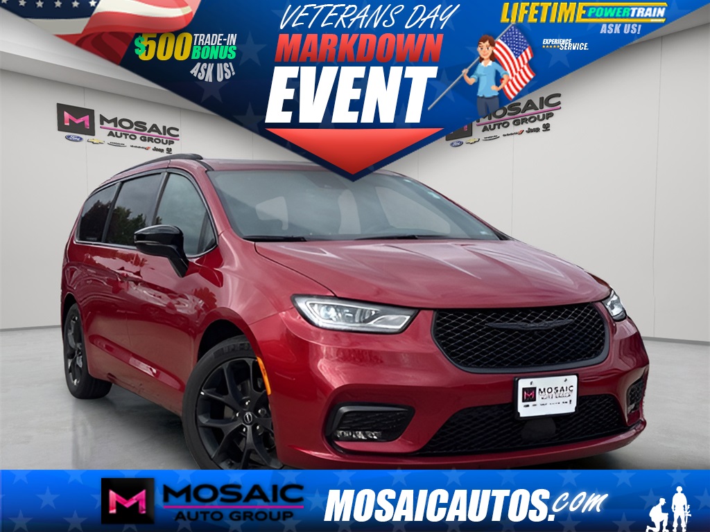 Used 2025 Chrysler Pacifica Limited Vans