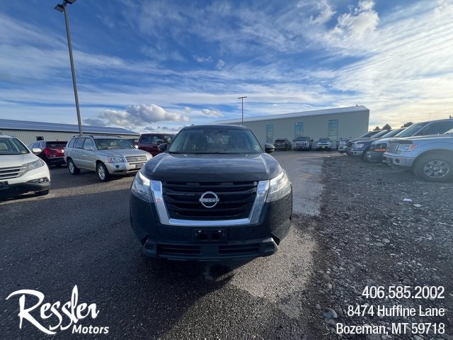 2024 Nissan Pathfinder SV's photo
