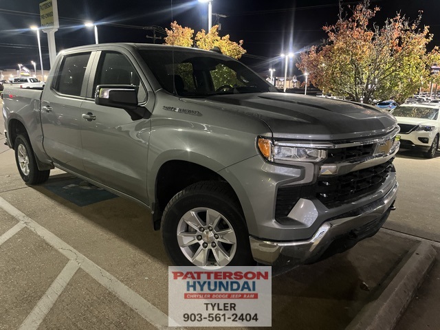 2025 Chevrolet Silverado 1500 LT's photo