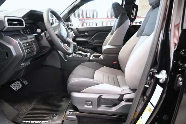 2025 Toyota Tacoma TRD Sport Double Cab photo 4