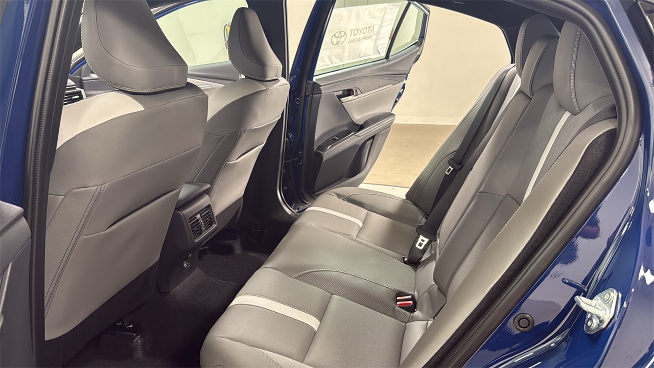 2025 Toyota Camry SE photo 13