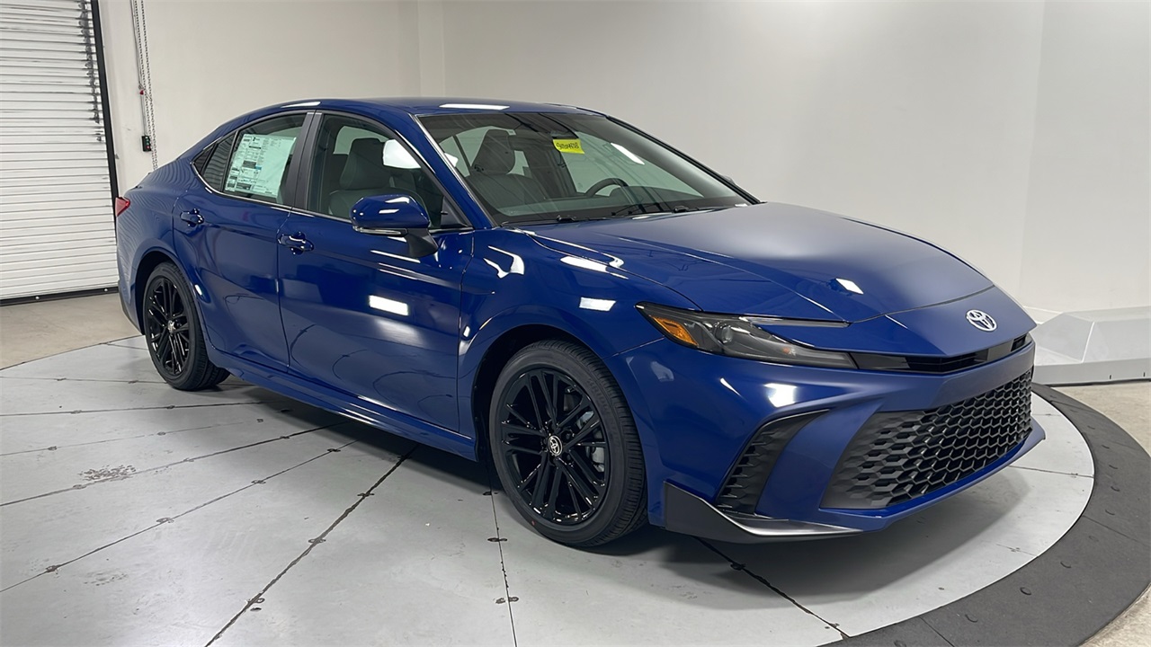 2025 Toyota Camry SE photo 3