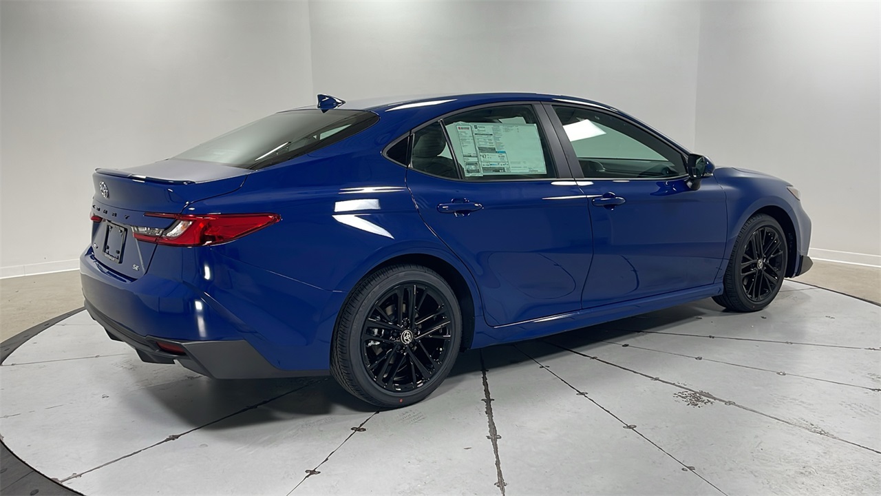 2025 Toyota Camry SE photo 5