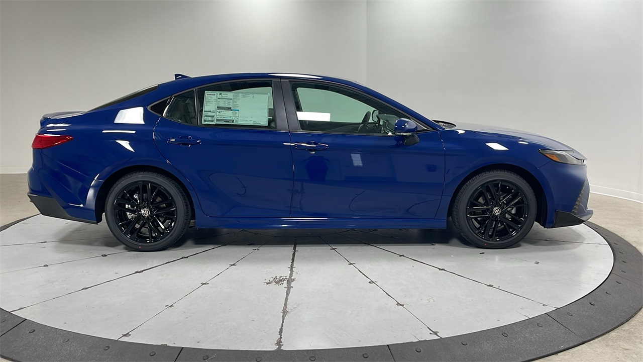 2025 Toyota Camry SE photo 6