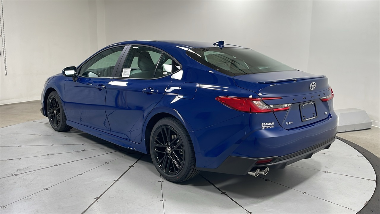2025 Toyota Camry SE photo 7