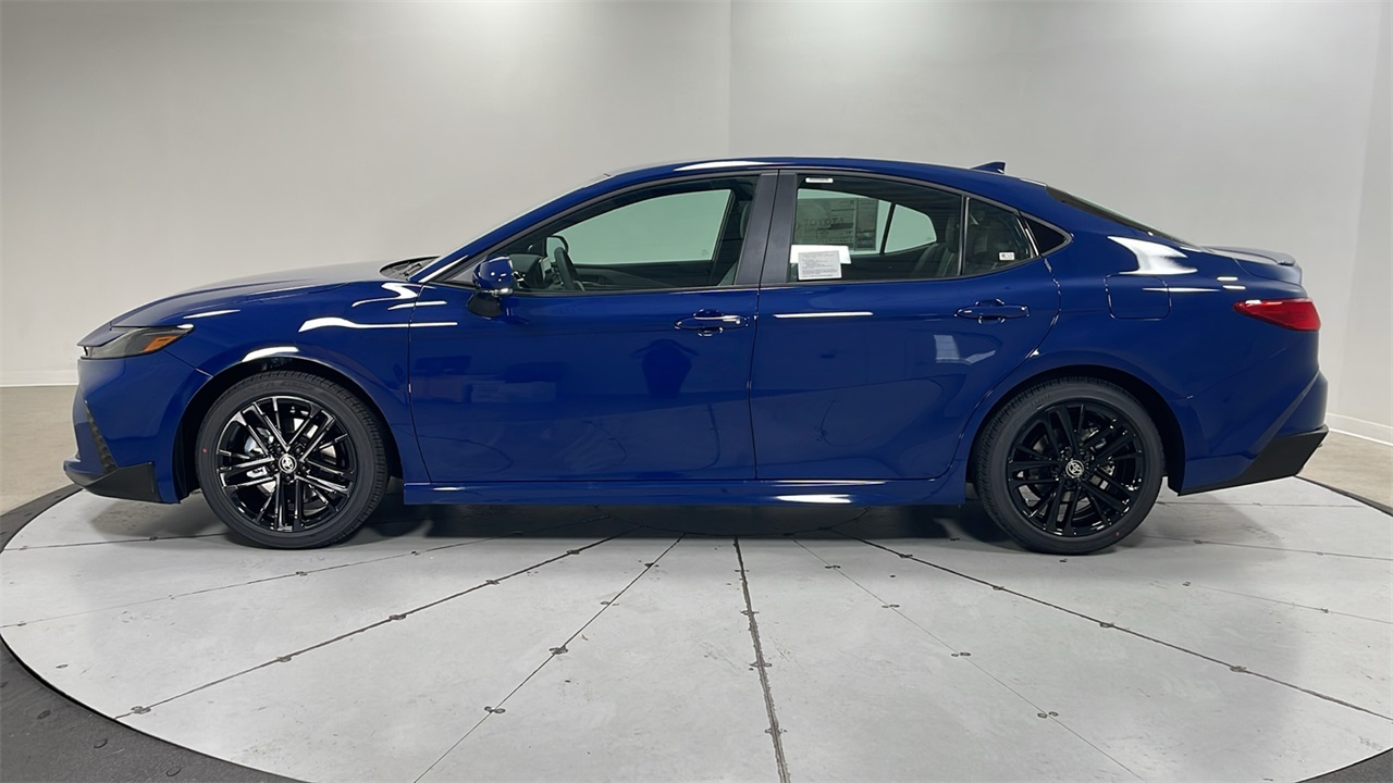 2025 Toyota Camry SE photo 8