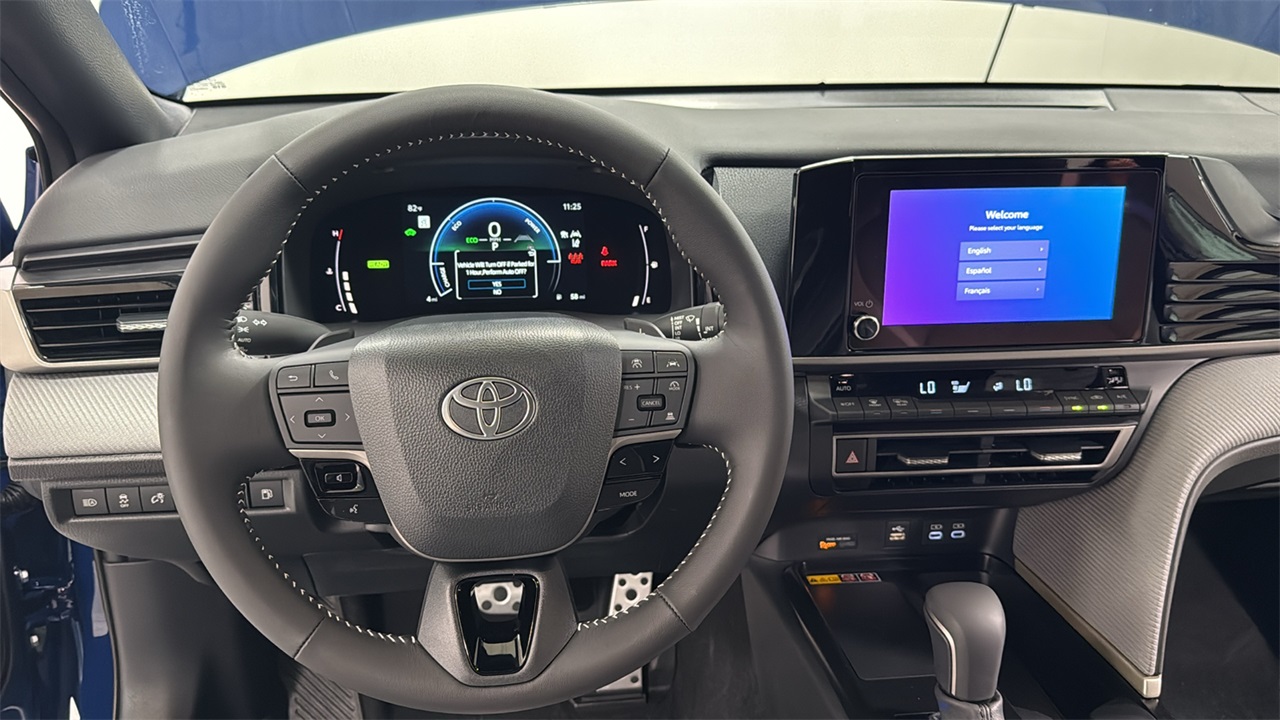 2025 Toyota Camry SE photo 9