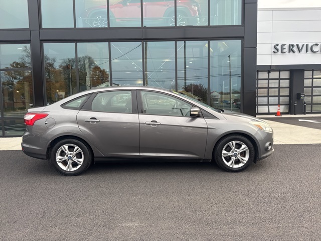 2013 Ford Focus SE photo 2