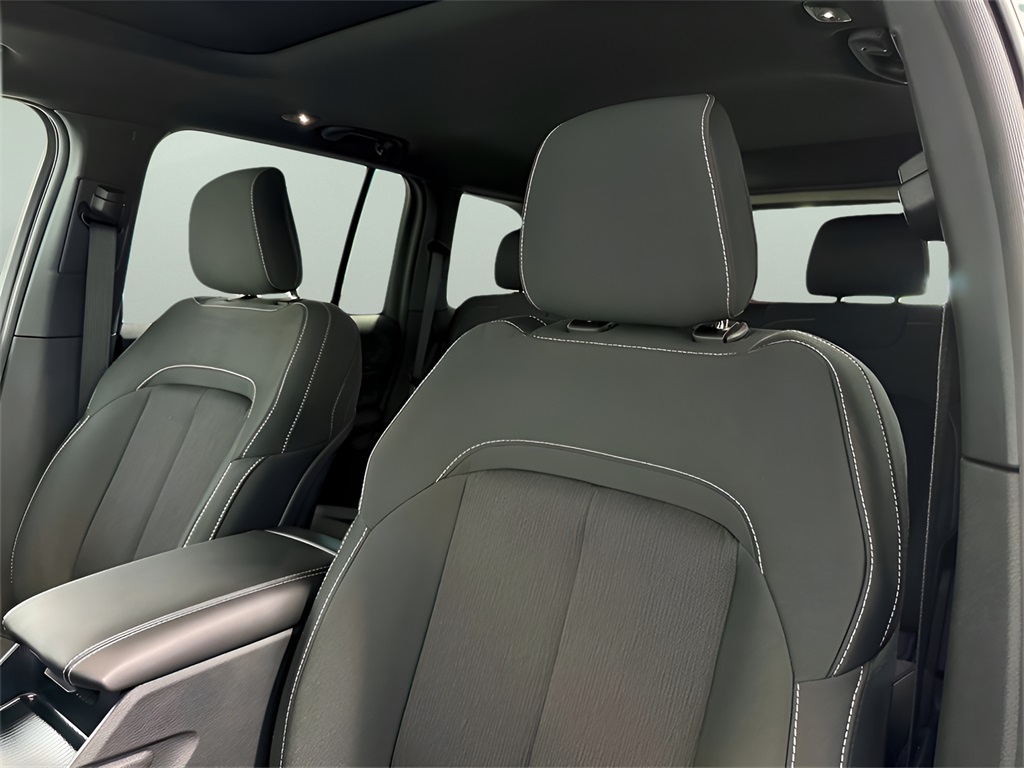 2025 Jeep Grand Cherokee Laredo X photo 17