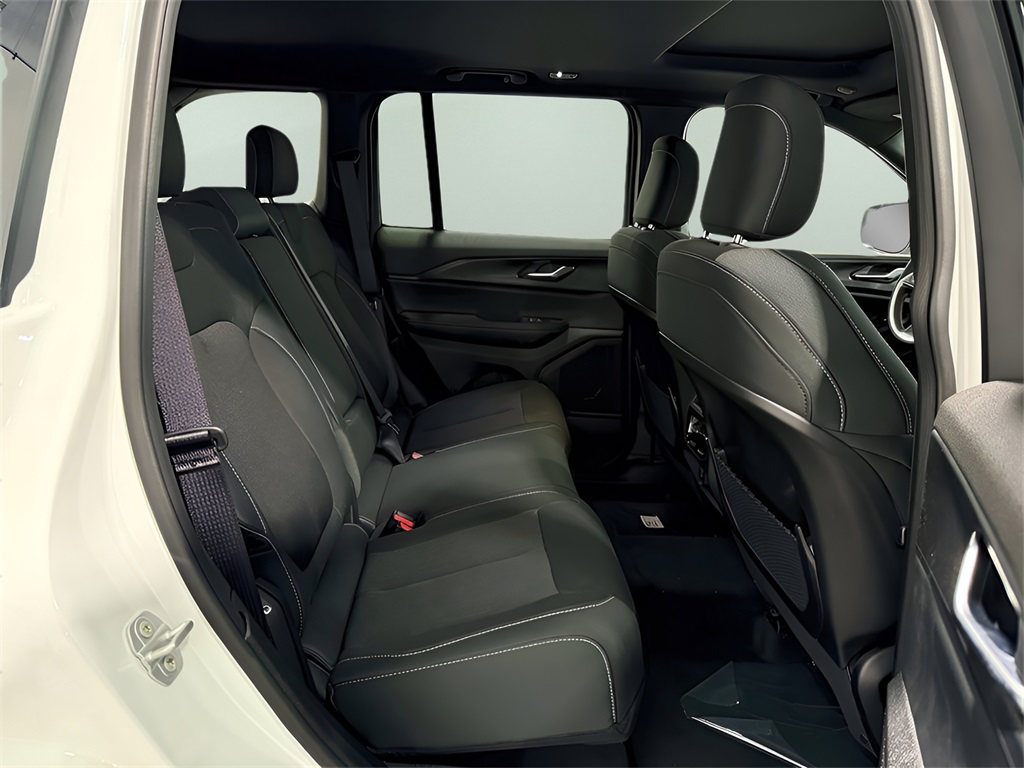 2025 Jeep Grand Cherokee Laredo X photo 19
