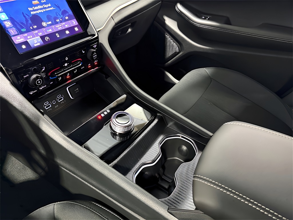 2025 Jeep Grand Cherokee Laredo X photo 21