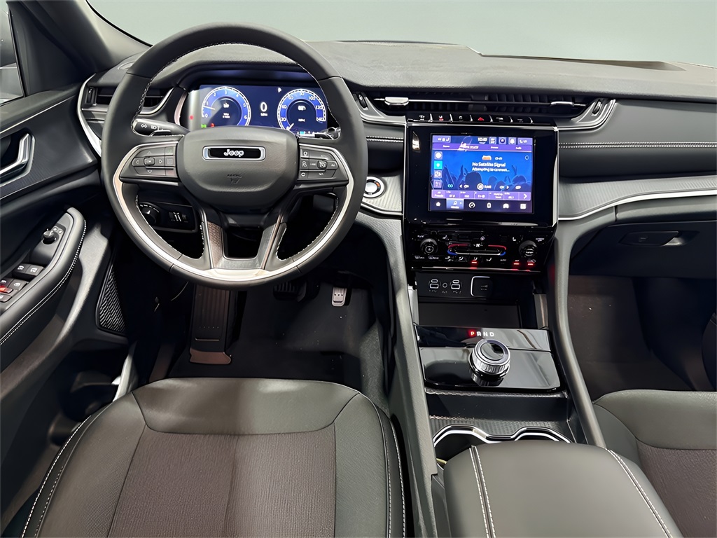 2025 Jeep Grand Cherokee Laredo X photo 2