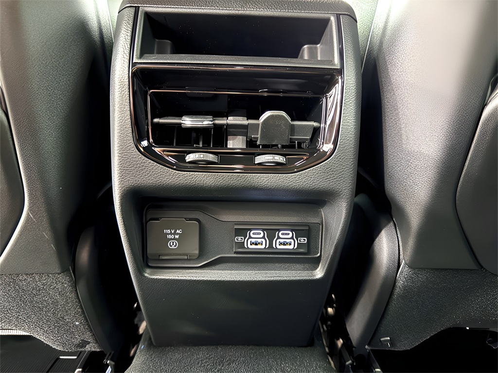 2025 Jeep Grand Cherokee Laredo X photo 3