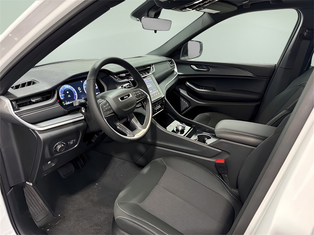 2025 Jeep Grand Cherokee Laredo X photo 15