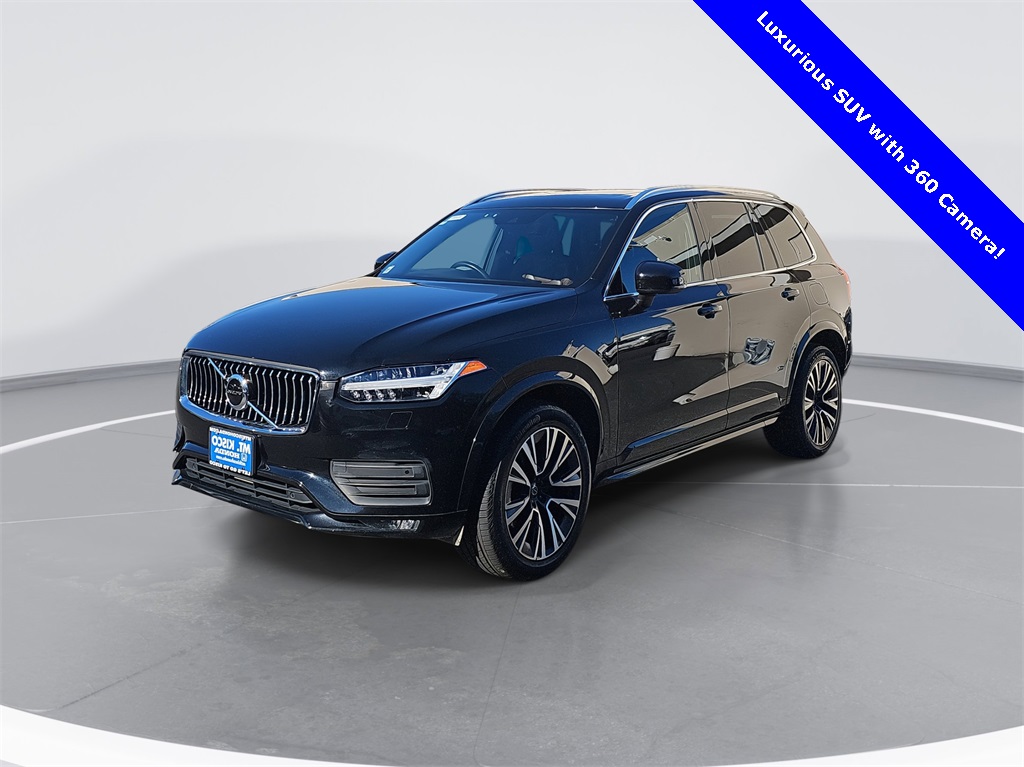 2022 Volvo XC90 Momentum's photo