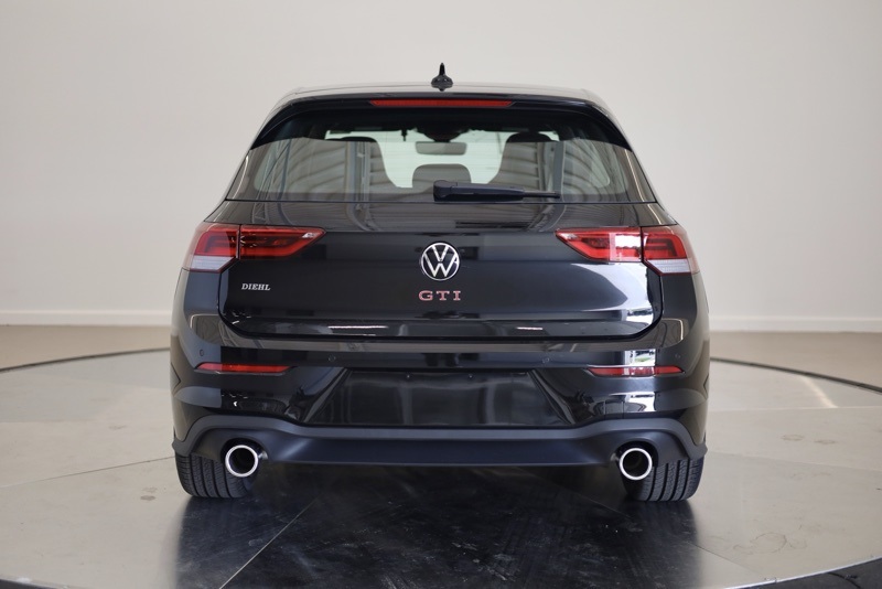 2025 Volkswagen Golf GTI SE photo 2