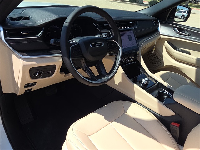 2025 Jeep Grand Cherokee Limited photo 14