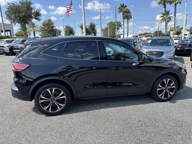 2022 Ford Escape SE photo 2