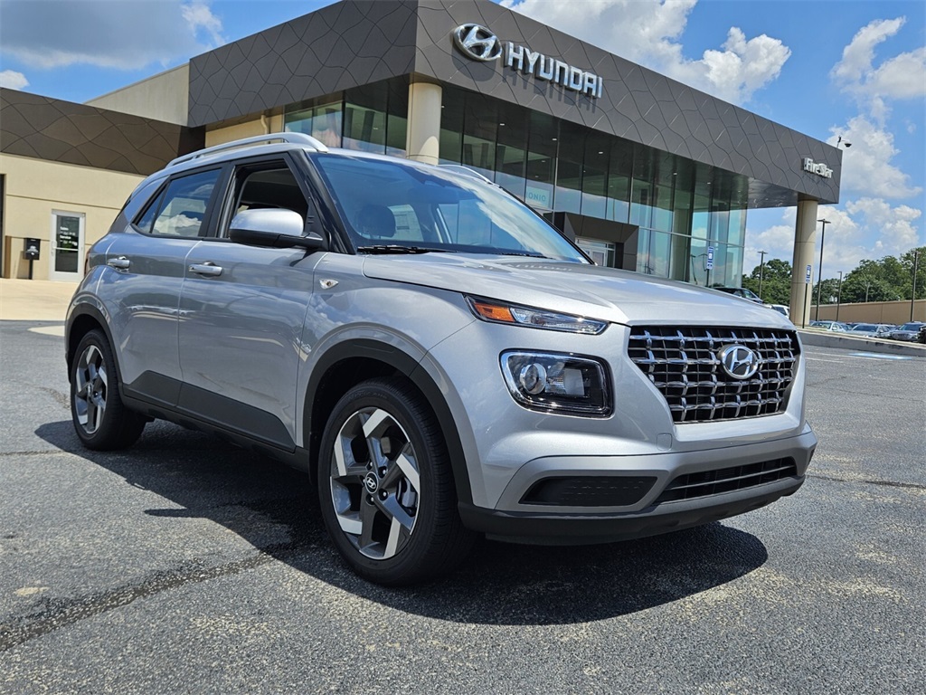 2025 Hyundai Venue SEL's photo