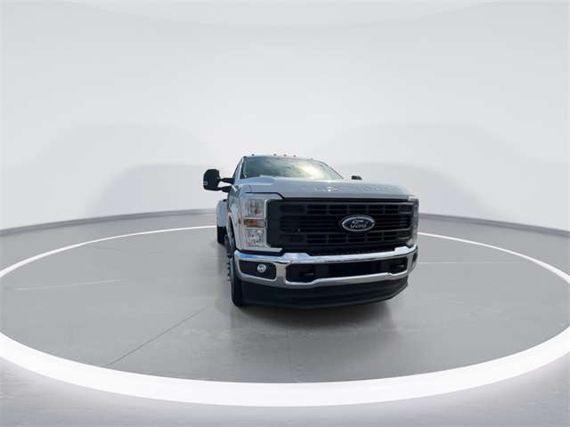 2025 Ford F-350 XL photo 2