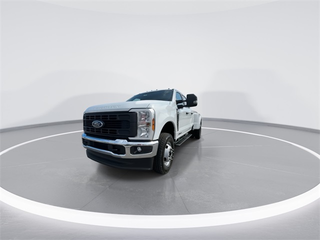 2025 Ford F-350 XL photo 3