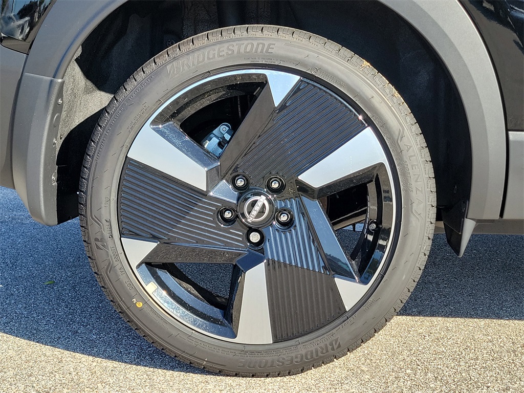 2025 Super Black Nissan Kicks SR FWD SUV