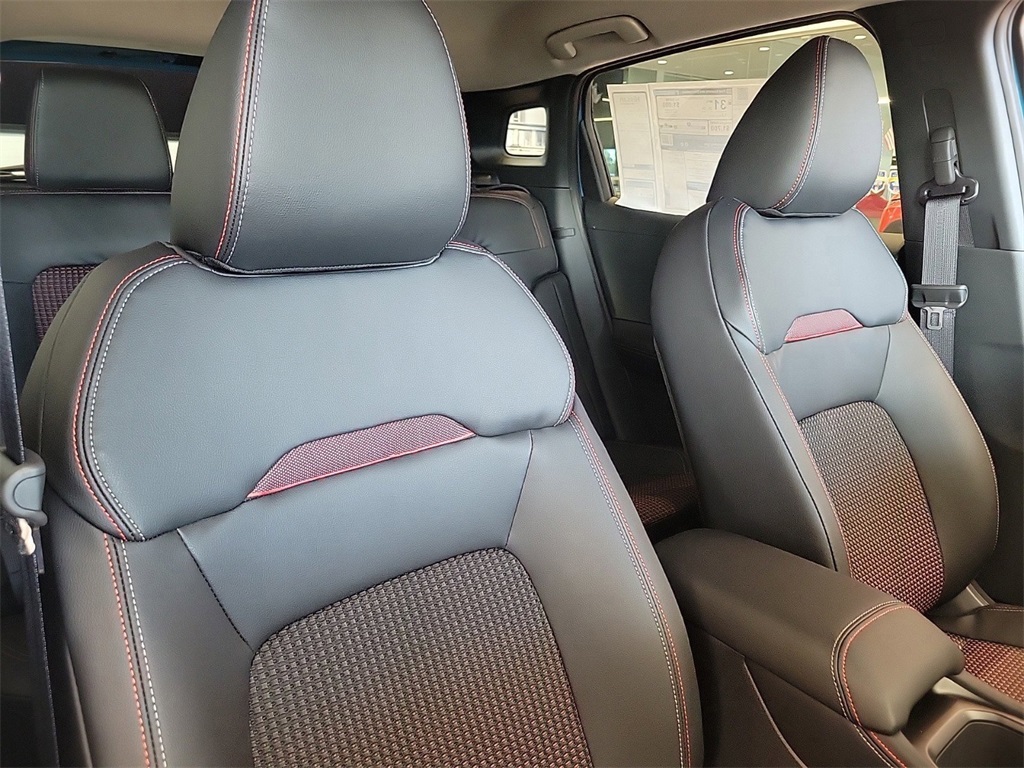 2025 Super Black Nissan Kicks SR FWD SUV