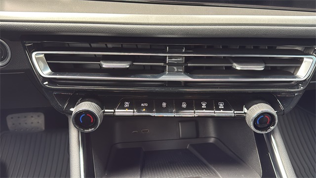 new 2026 Chevrolet Traverse car, priced at $45,765