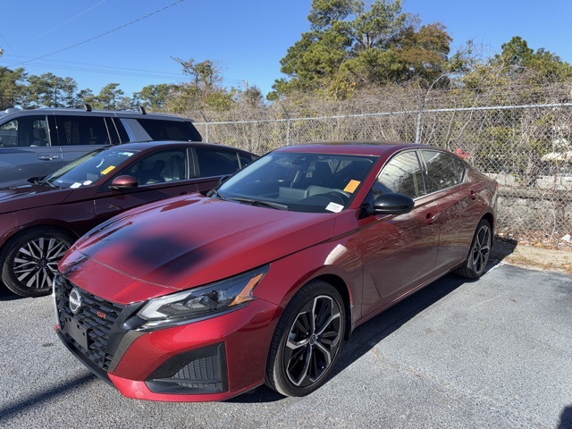 2024 Nissan Altima SR's photo