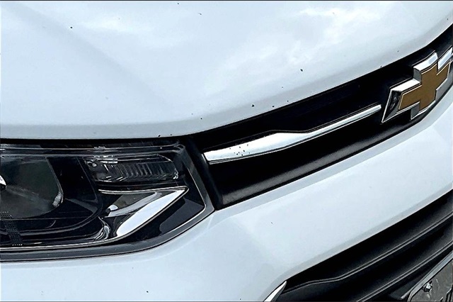 2021 Summit White Chevrolet Trax LS FWD SUV
