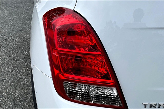 2021 Summit White Chevrolet Trax LS FWD SUV
