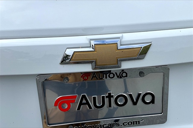 2021 Summit White Chevrolet Trax LS FWD SUV