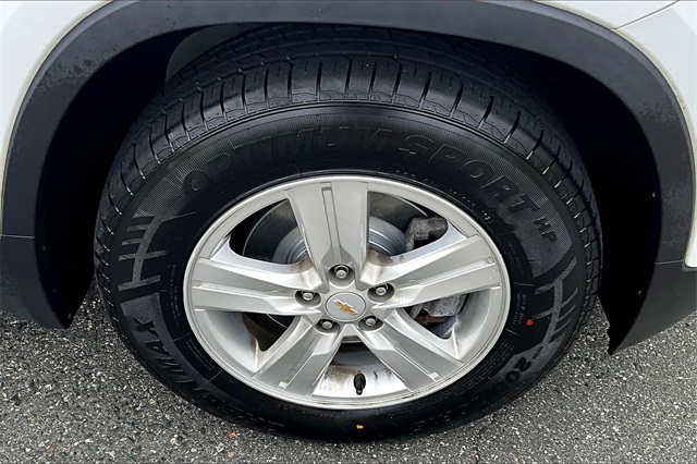 2021 Summit White Chevrolet Trax LS FWD SUV