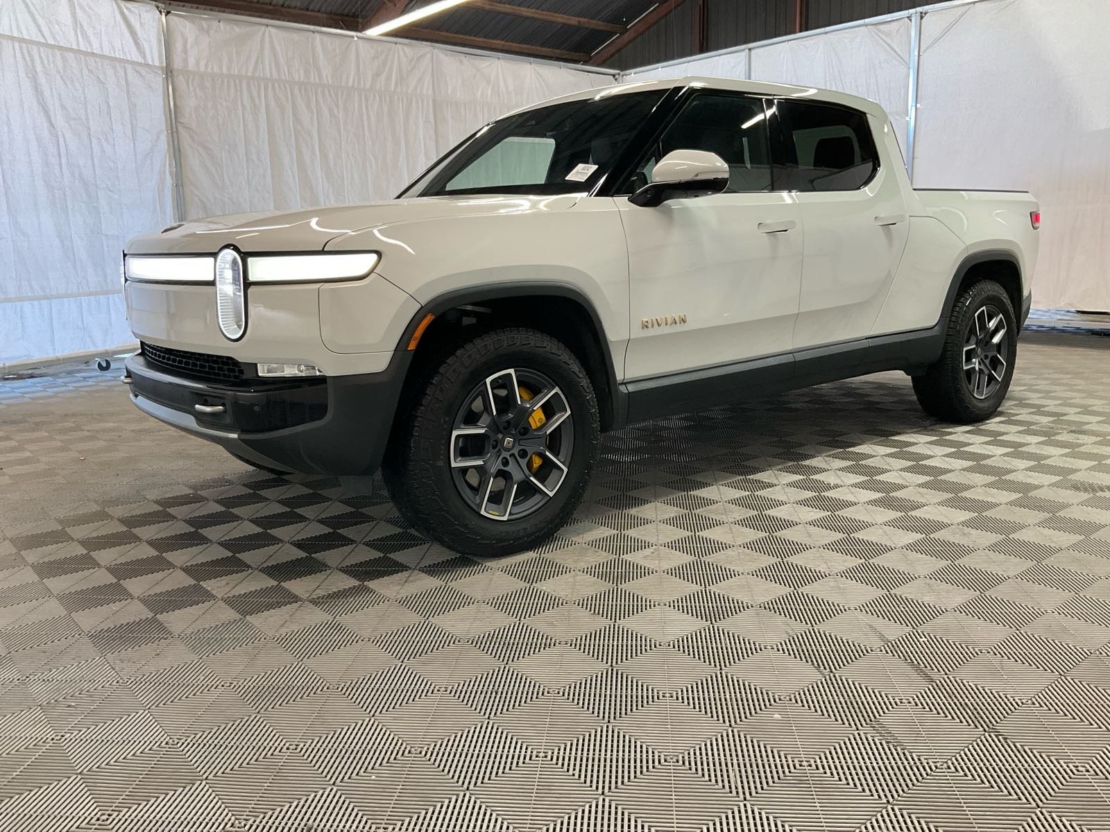 Used 2022 Rivian R1T Launch Edition with VIN 7FCTGAAL6NN001553 for sale in Vacaville, CA