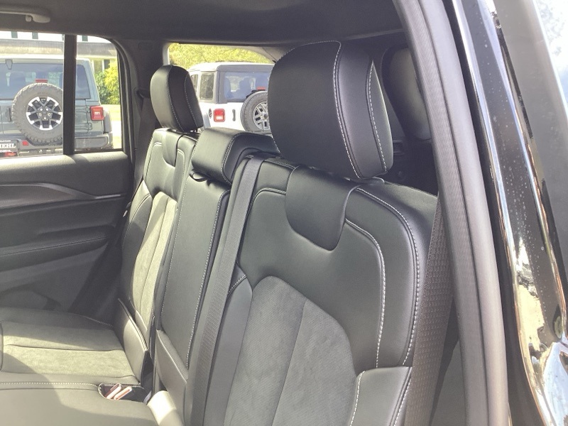 2025 Jeep Grand Cherokee Altitude X photo 15