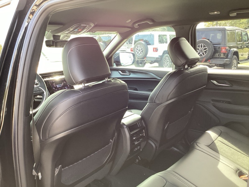 2025 Jeep Grand Cherokee Altitude X photo 17