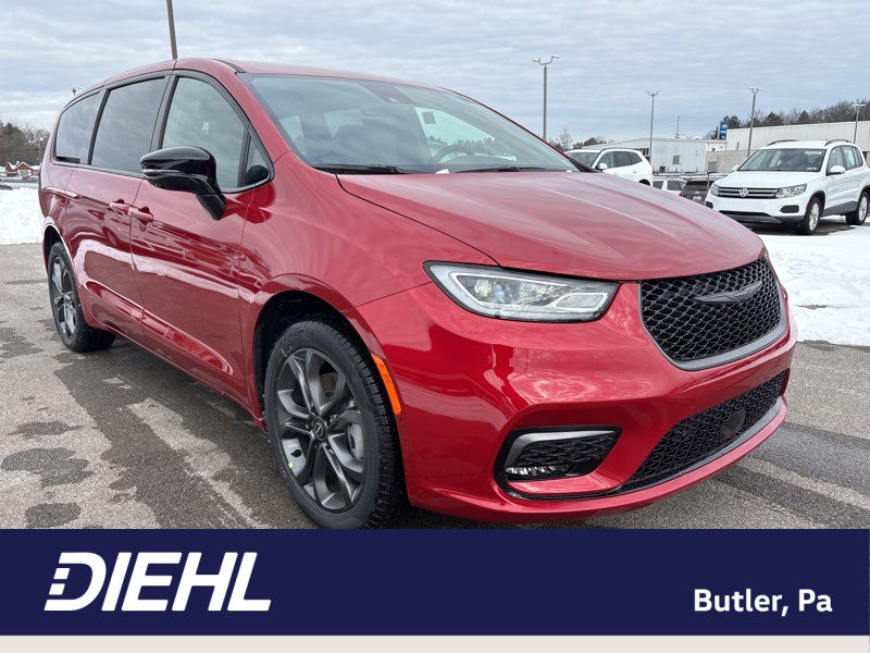 2026 Chrysler Pacifica Select's photo