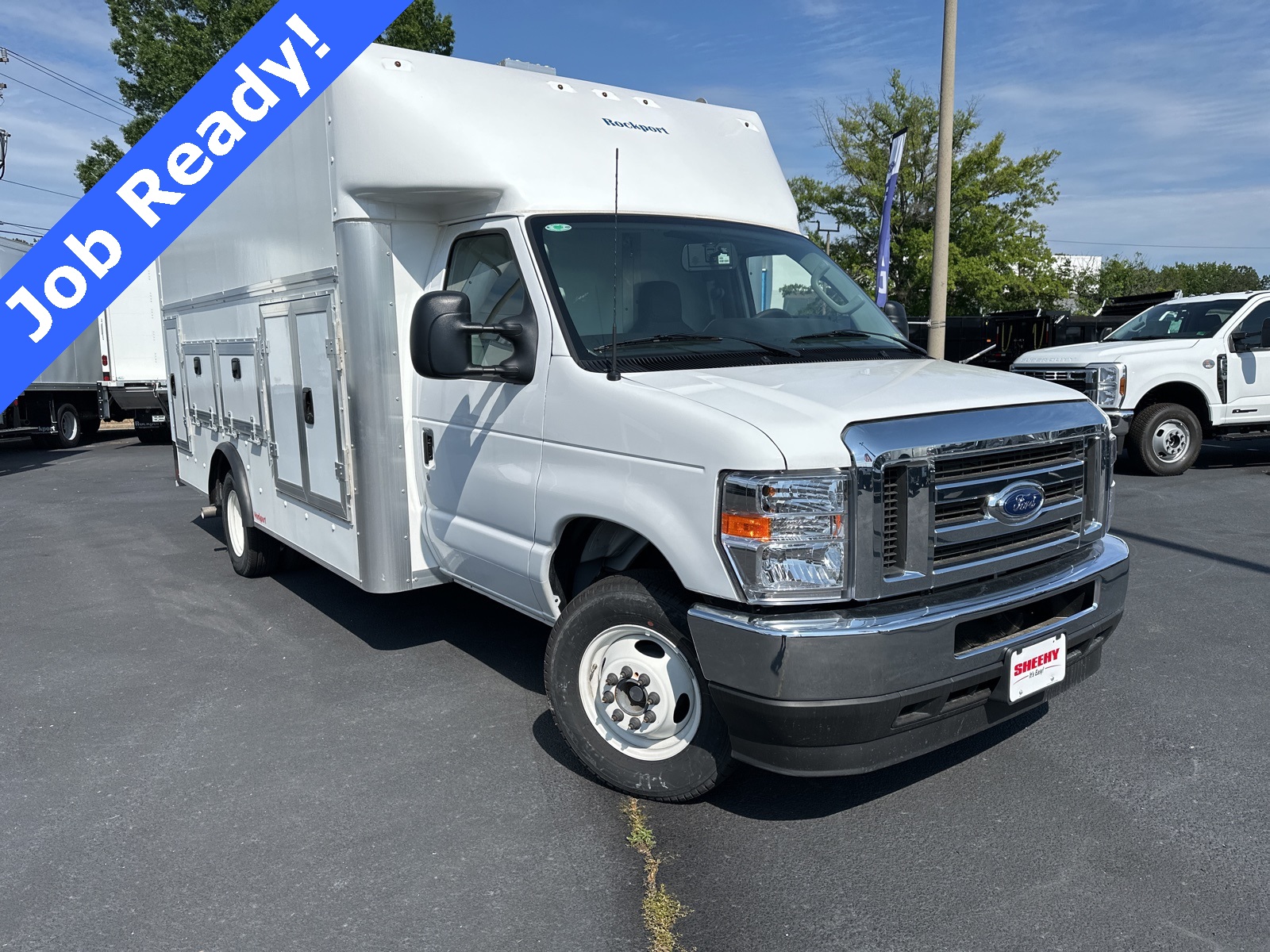 2025 Ford E-Series Cutaway Base's photo