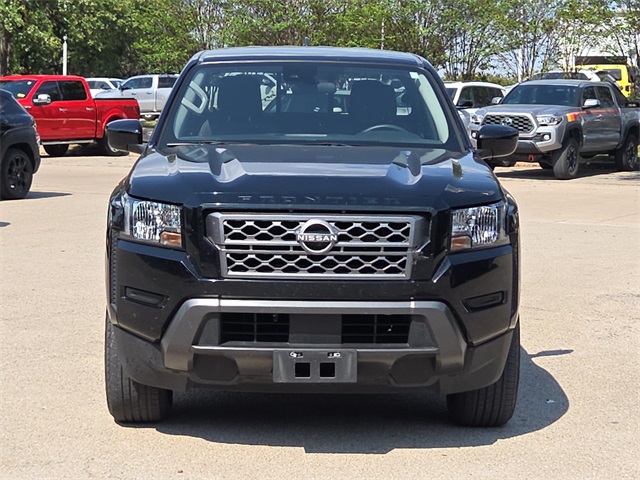2022 Nissan Frontier SV Crew Cab photo 2